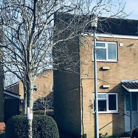 Travelling Stop Apartment Swindon Exterior photo