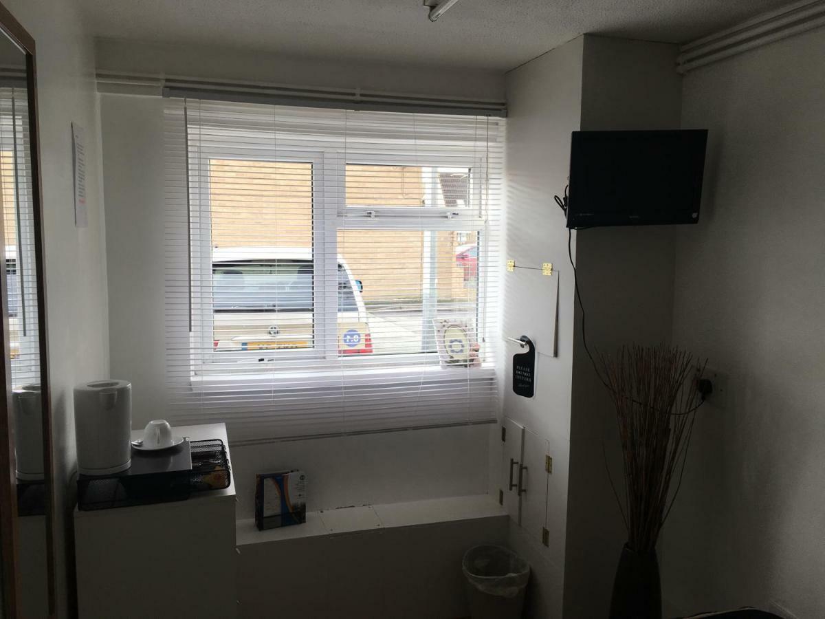 Travelling Stop Apartment Swindon Exterior photo