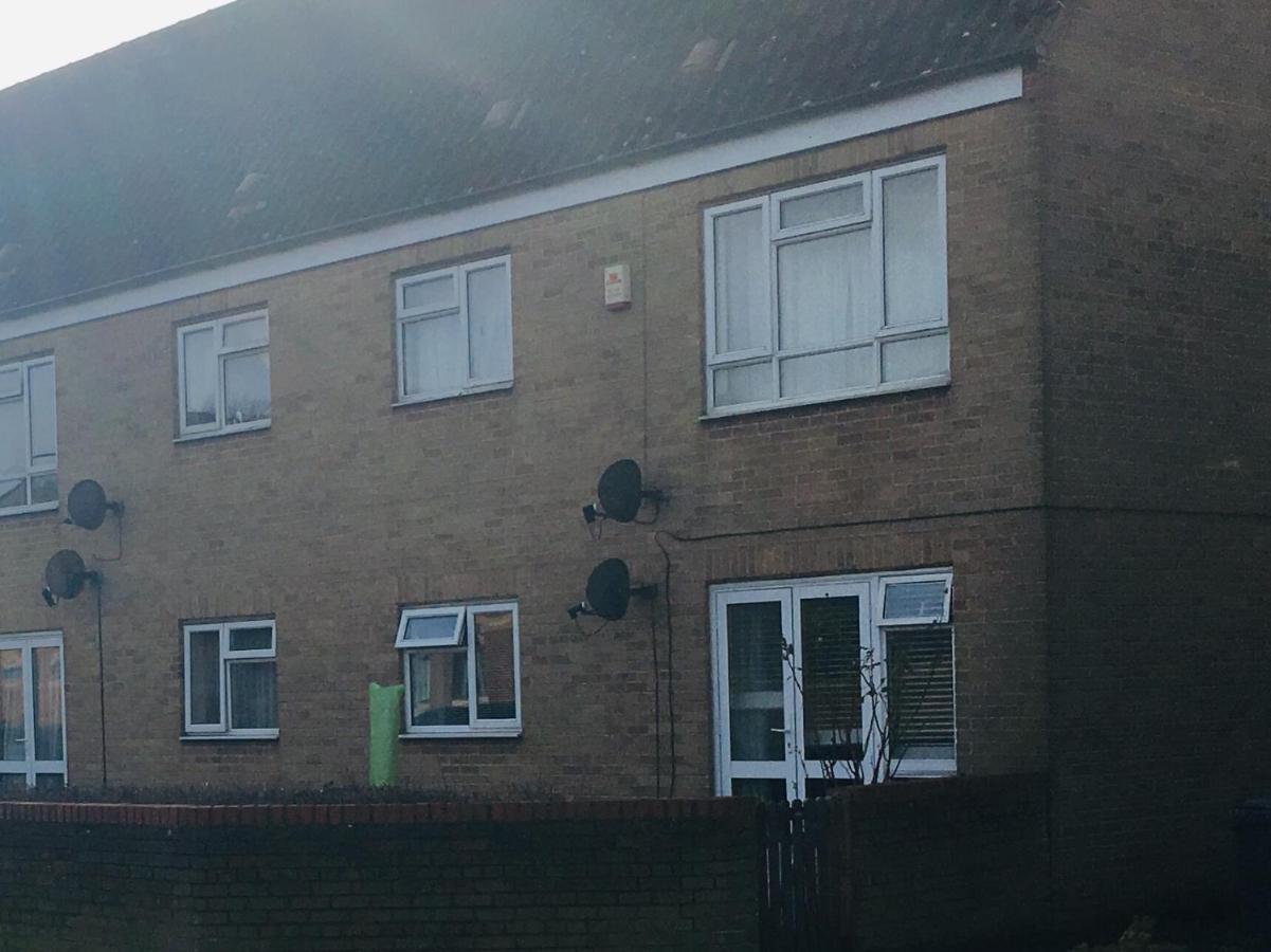 Travelling Stop Apartment Swindon Exterior photo