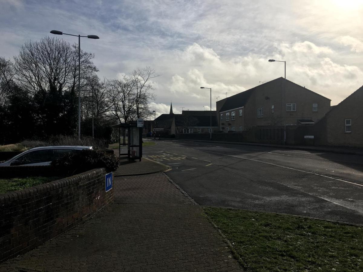 Travelling Stop Apartment Swindon Exterior photo